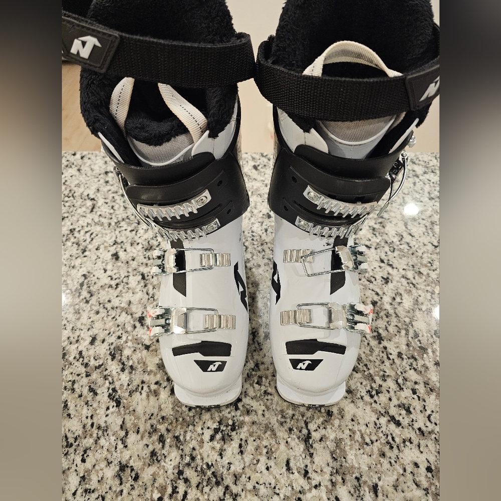 NORDICA Ski Boots 23.5